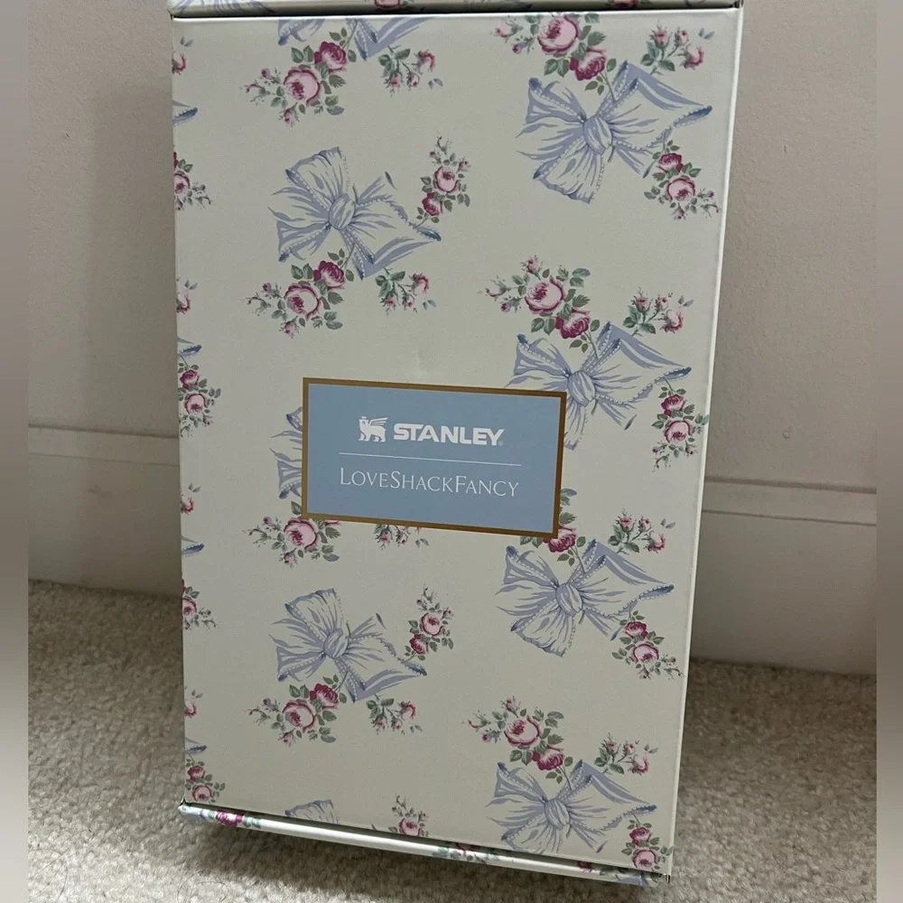 Stanley LoveShackFancy Holiday Quencher 40oz - Picture 6 of 7